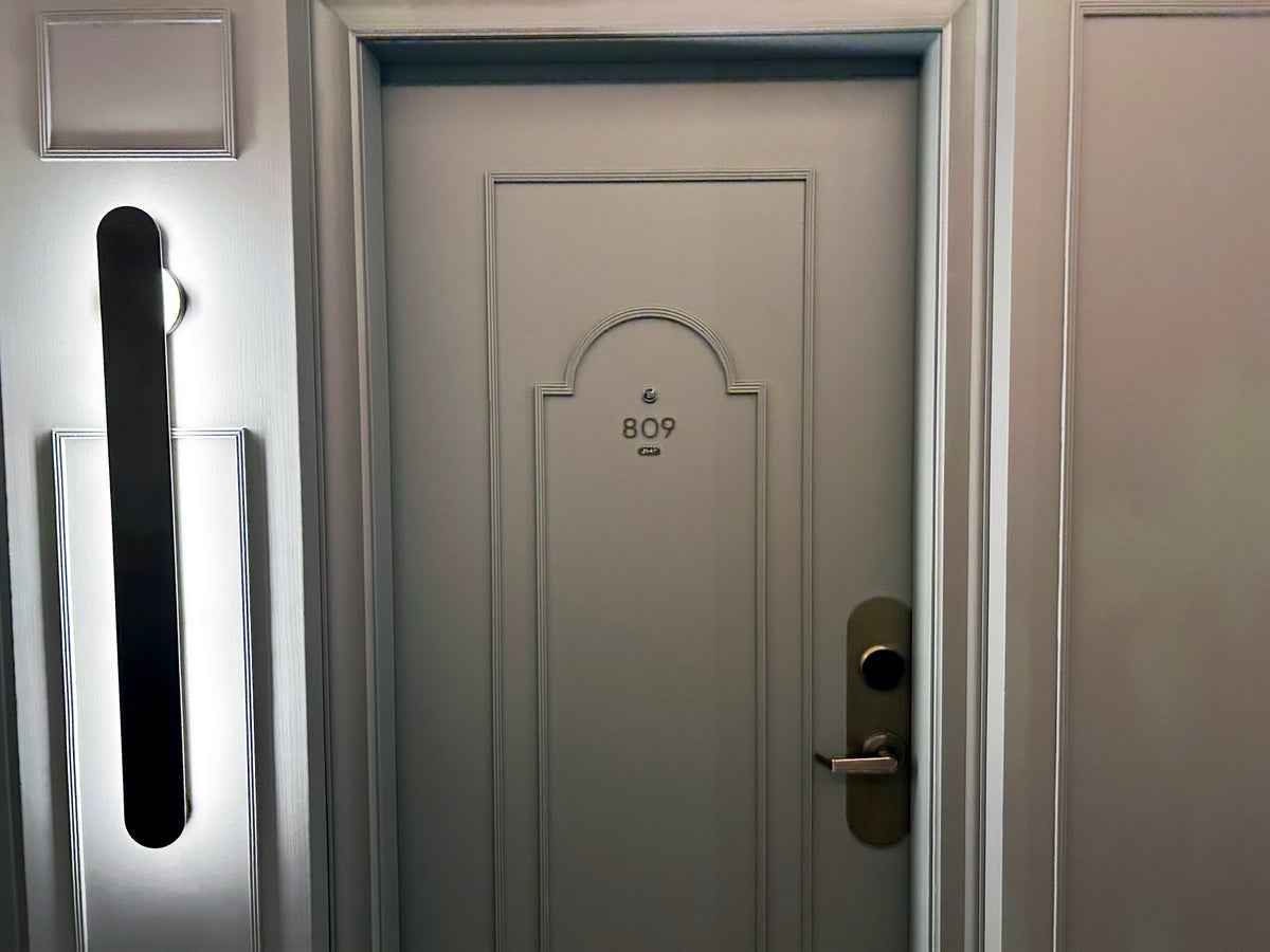Vogue Hotel Hilton Montreal room 809 door