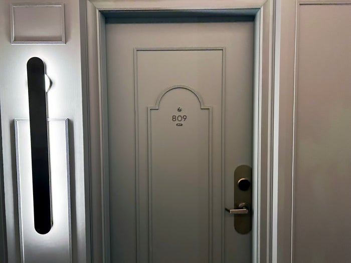 Vogue Hotel Hilton Montreal room 809 door Vogue Hotel Hilton Montreal room 809 door