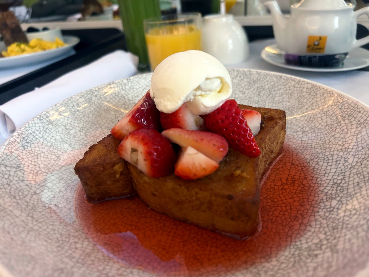 Vogue Hotel Hilton Montreal room service French toast