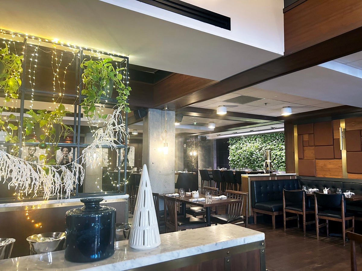 William Gray Montreal Maggie Oakes restaurant