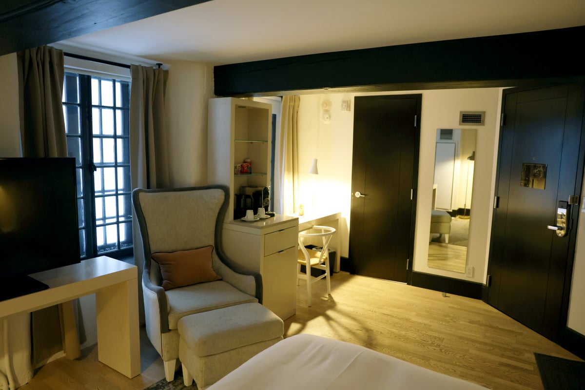 William Gray Montreal king room old section reverse