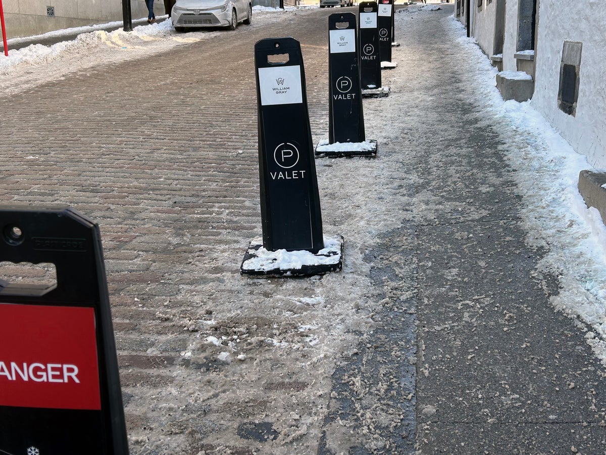 William Gray Montreal valet signs