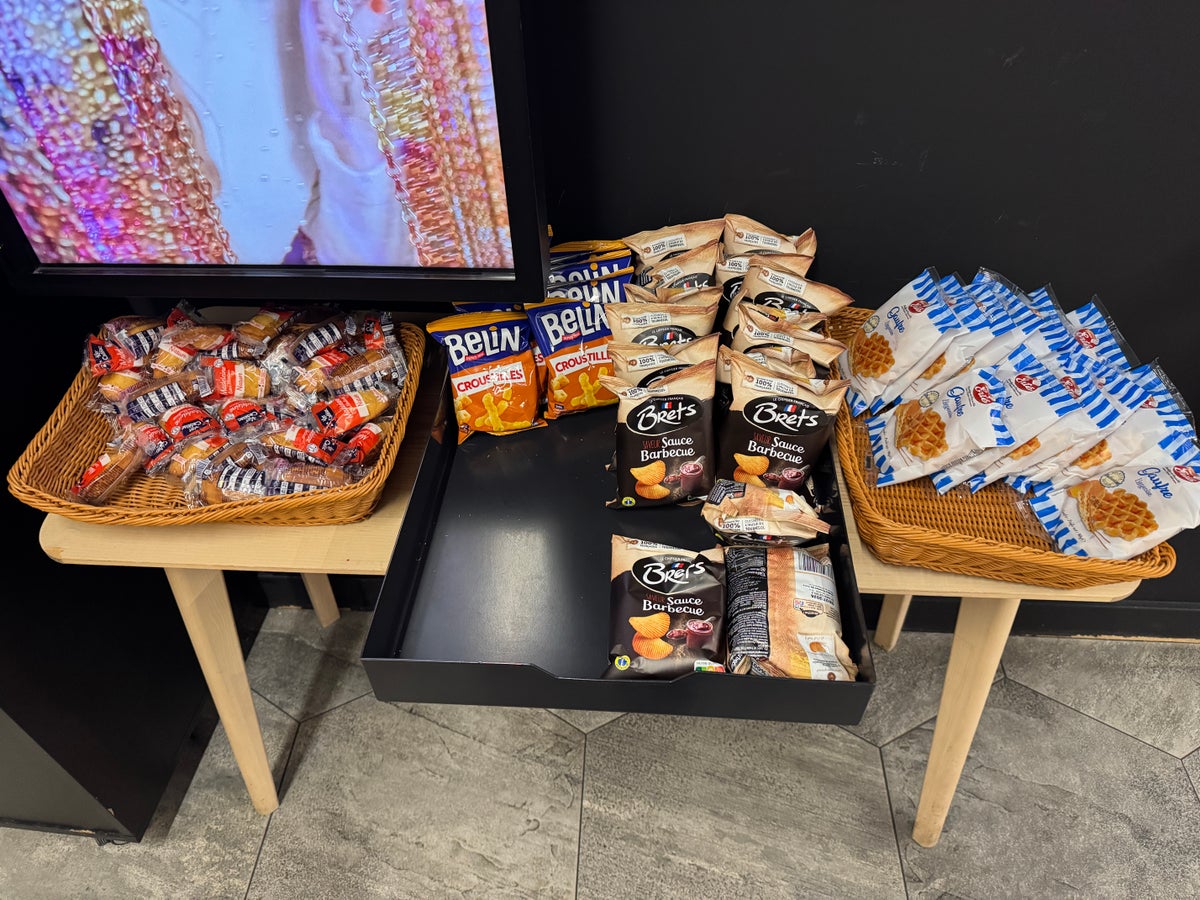 YOTELAIR Paris Charles de Gaulle snacks