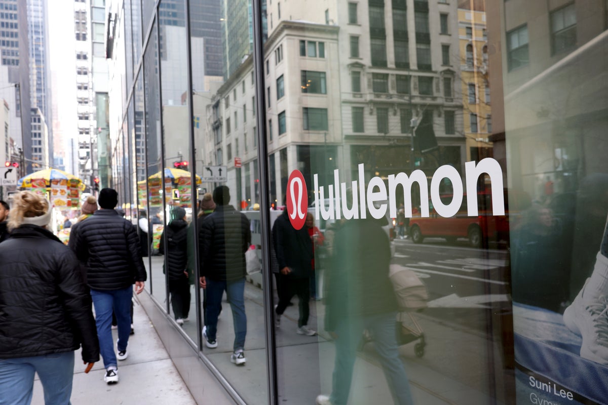lululemon NYC applique sign street. frontwardjpg