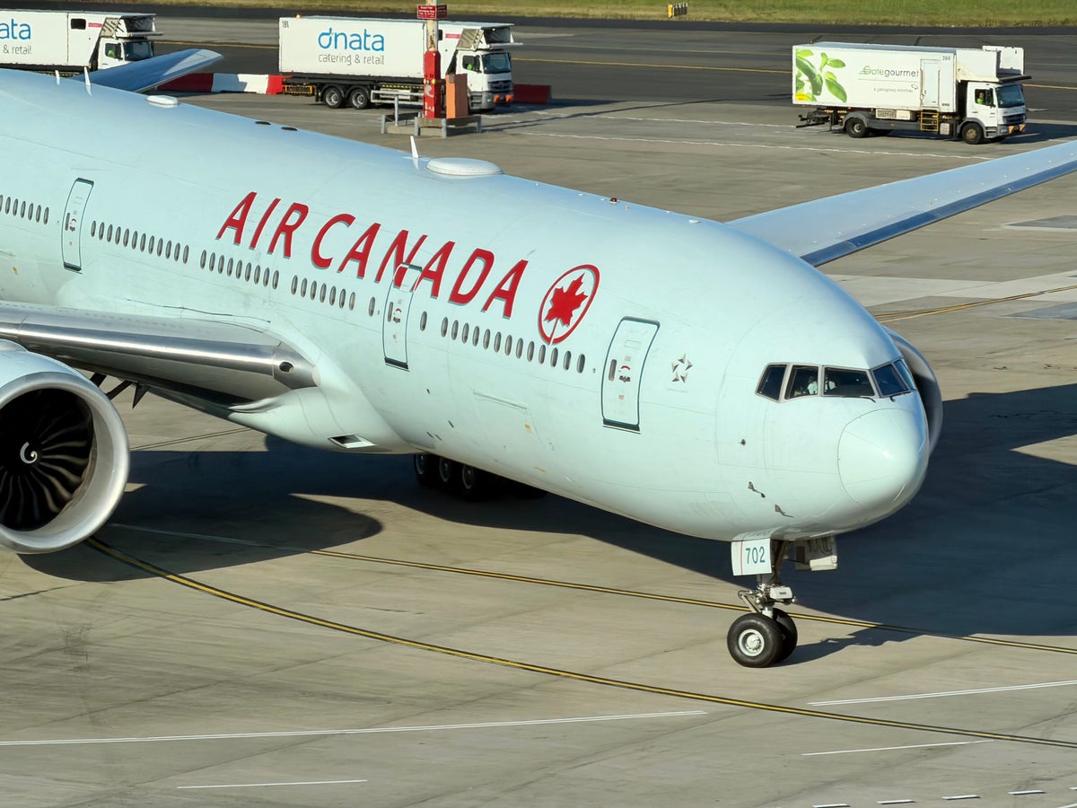 Air Canada Boeing 777 at Sydney Airport SYD