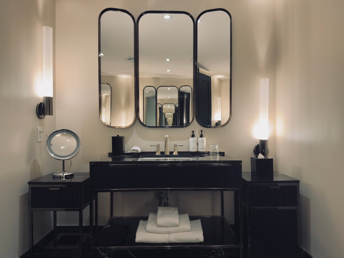 BISHA, a Luxury Collection Hotel, Toronto bathroom