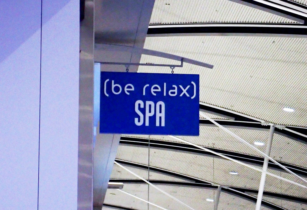 DTW Be Relax Spa McNamara Terminal sign