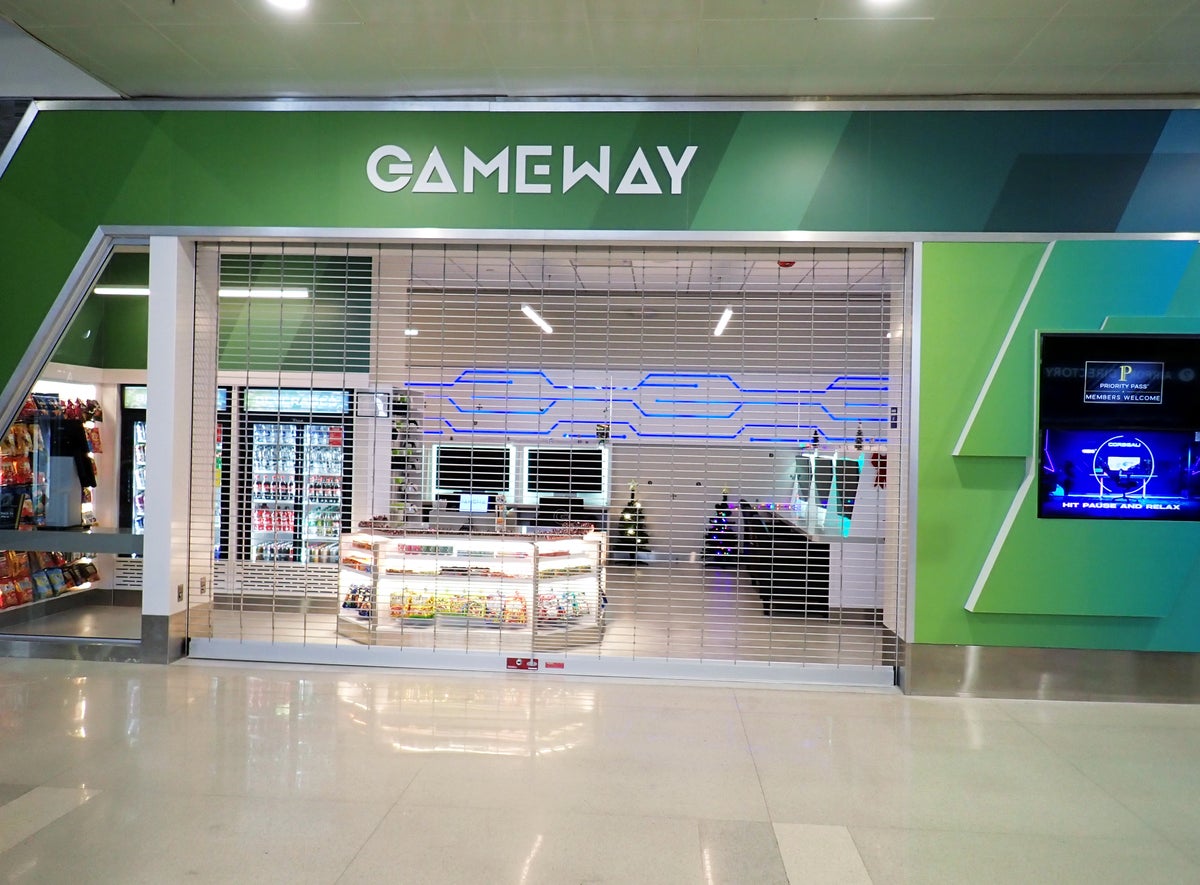 DTW McNamara Terminal Gameway entrance near A17