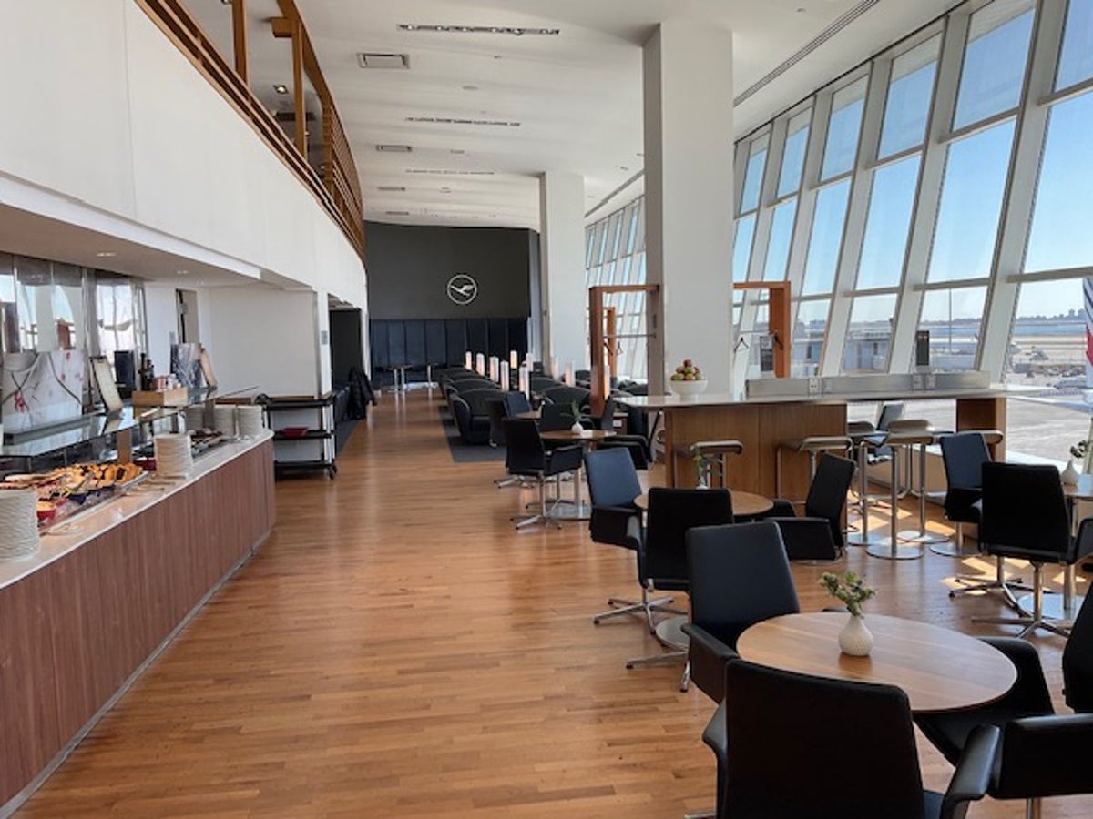 JFK Lufthansa Senator Lounge Amex