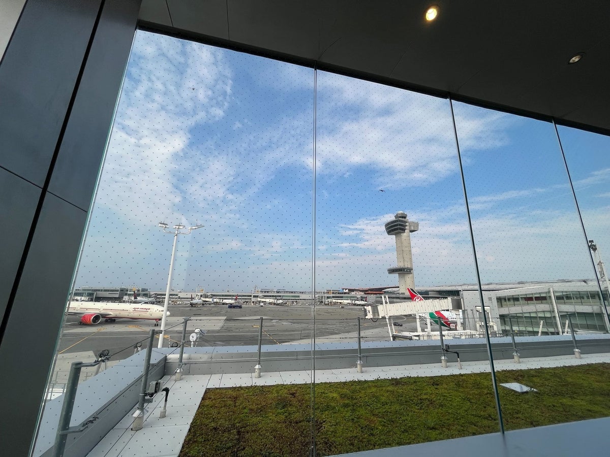 JFK T4 Concourse A Delta Sky Club Amex