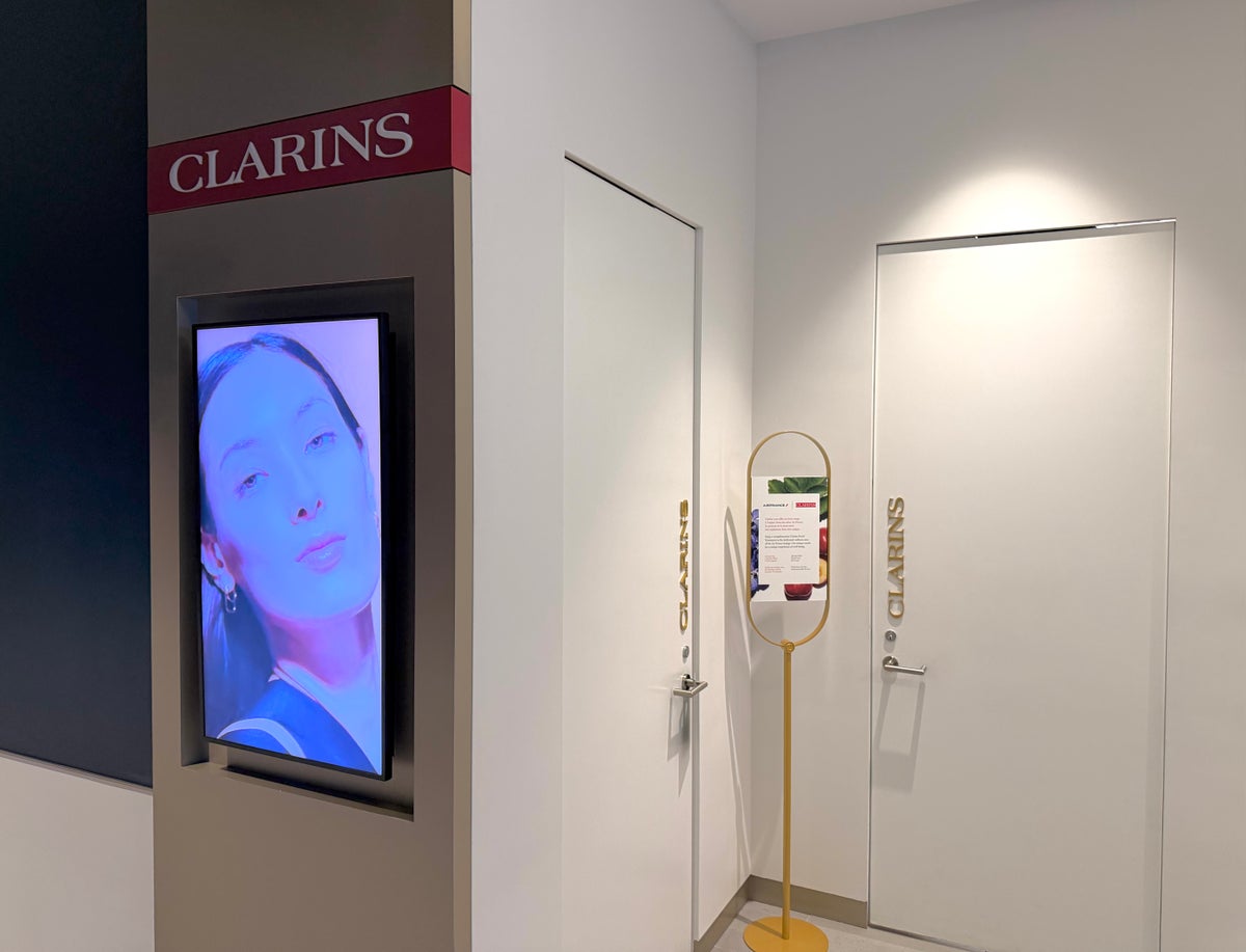 LAX Air France Lounge Clarins spa LAX Air France Lounge Clarins spa