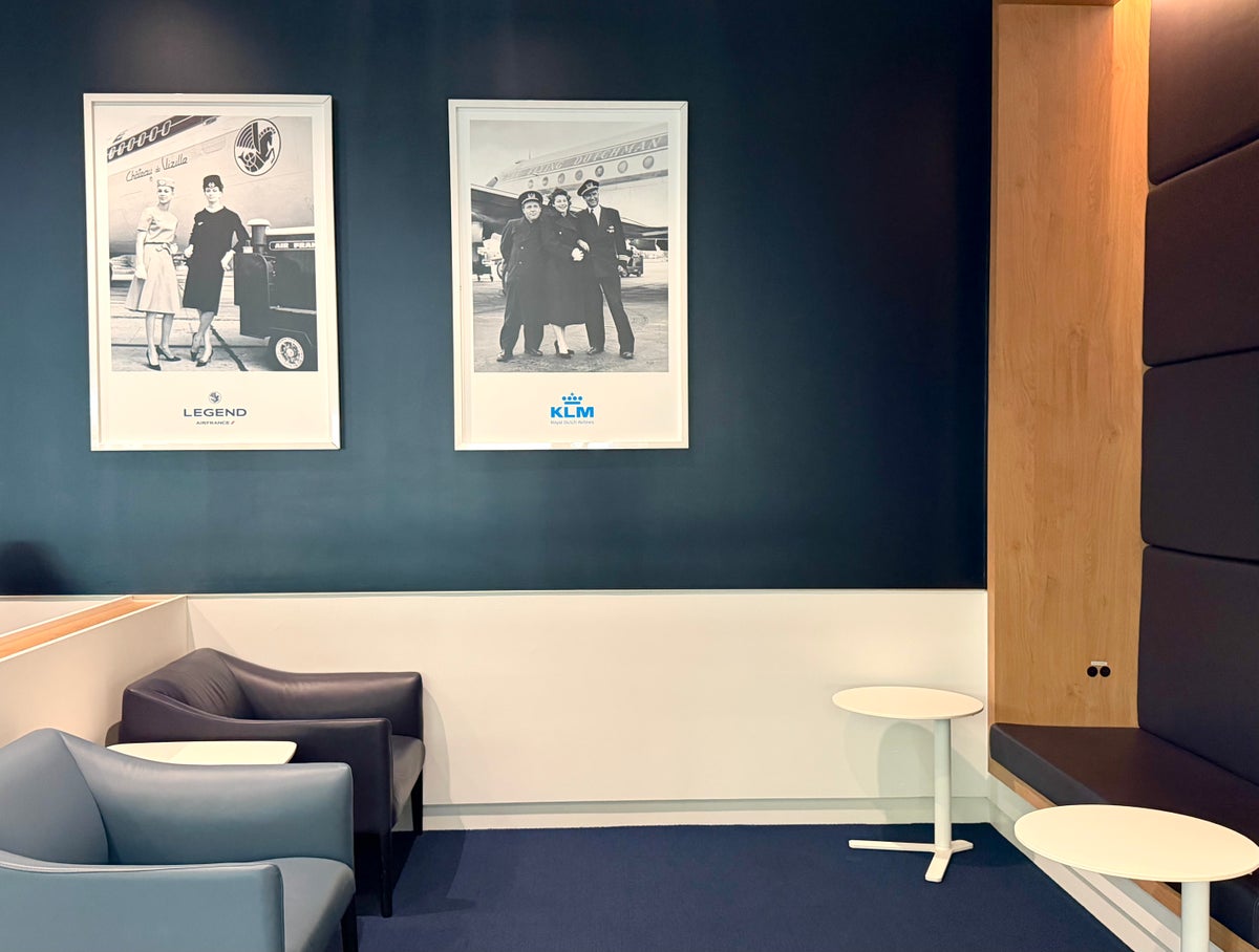 LAX Air France Lounge decoration