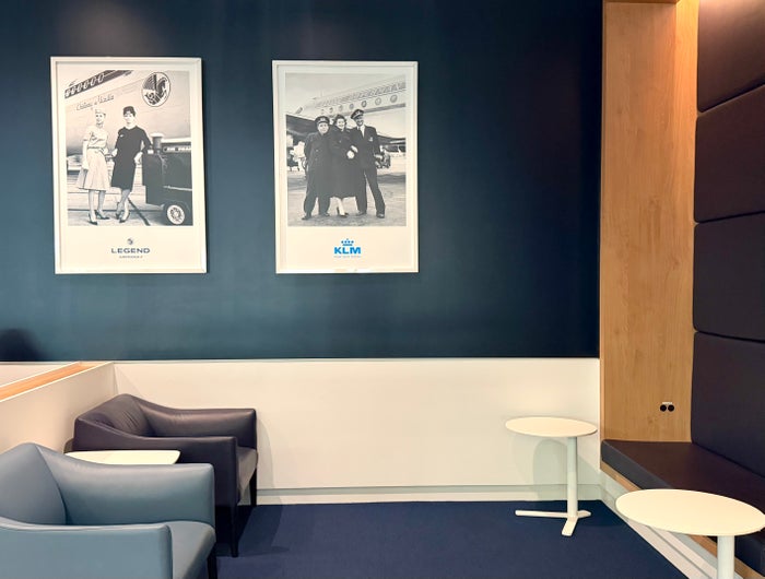 LAX Air France Lounge decoration