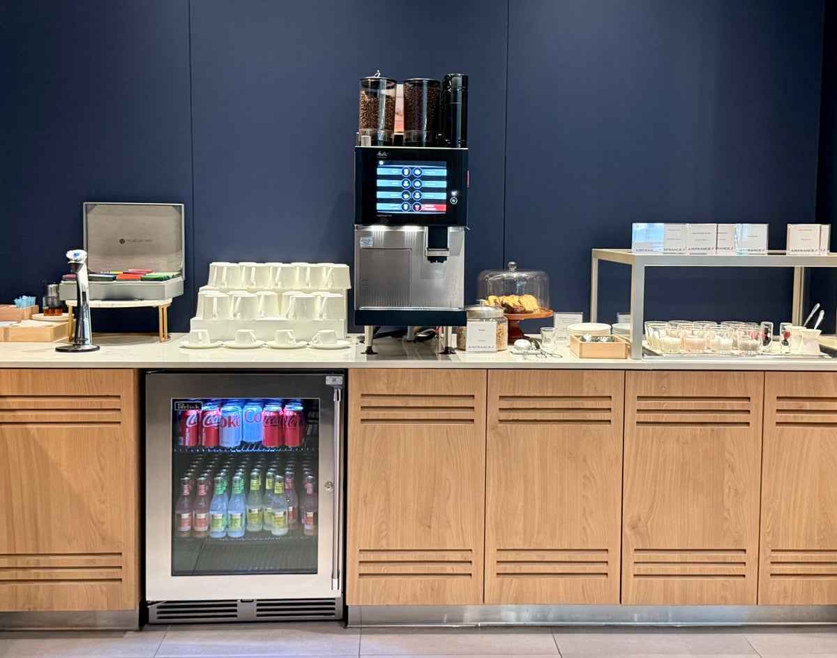 LAX Air France Lounge grab and go LAX Air France Lounge grab and go