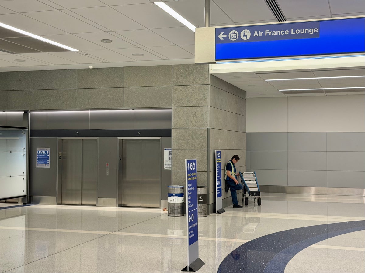 LAX Air France Lounge signage LAX Air France Lounge signage