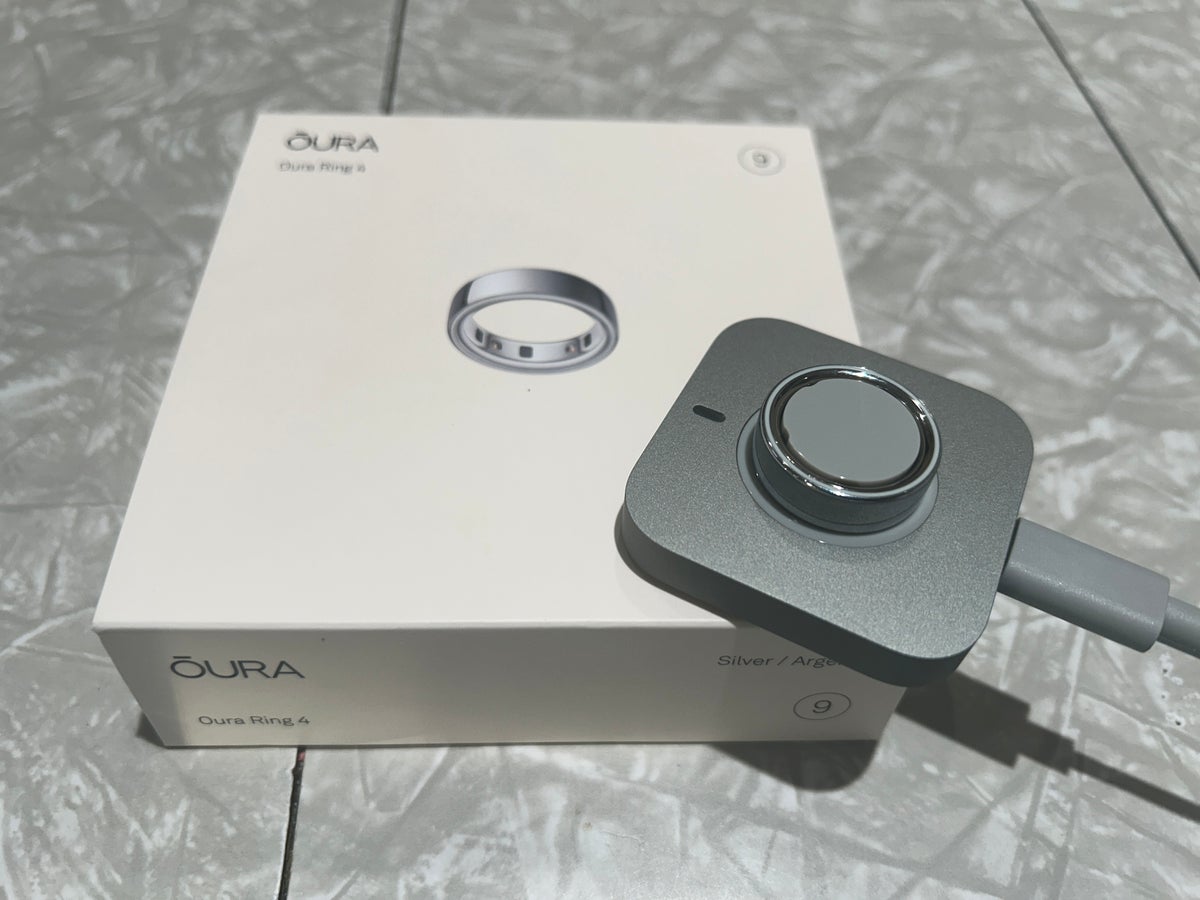 Oura Ring Oura Ring with charger