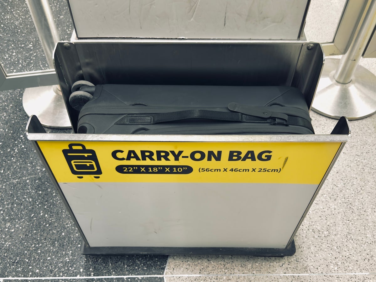 Peak Design Roller Pro Carry On Spirit sizer