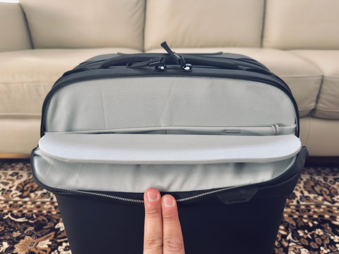 Peak Design Roller Pro Carry On front access pocket Peak Design Roller Pro Carry On front access pocket