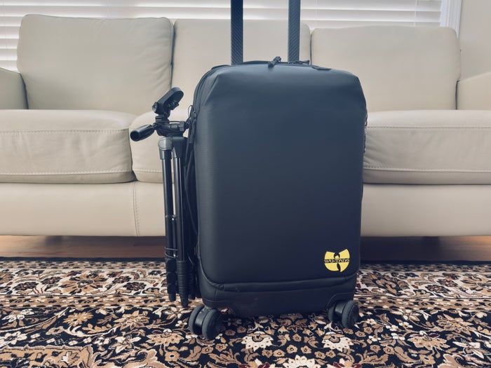 Peak Design Roller Pro Carry On travel tripod on side Peak Design Roller Pro Carry On travel tripod on side