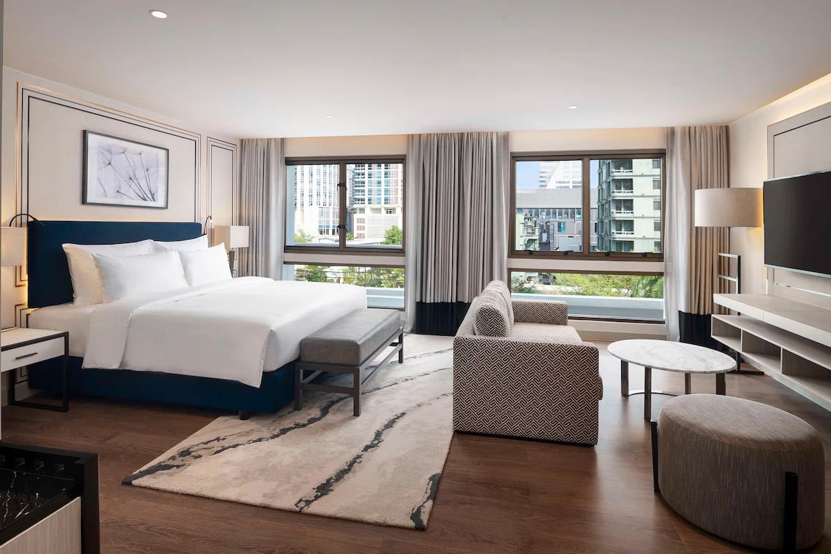 Radisson Hotel Chateau de Bangkok Deluxe Room