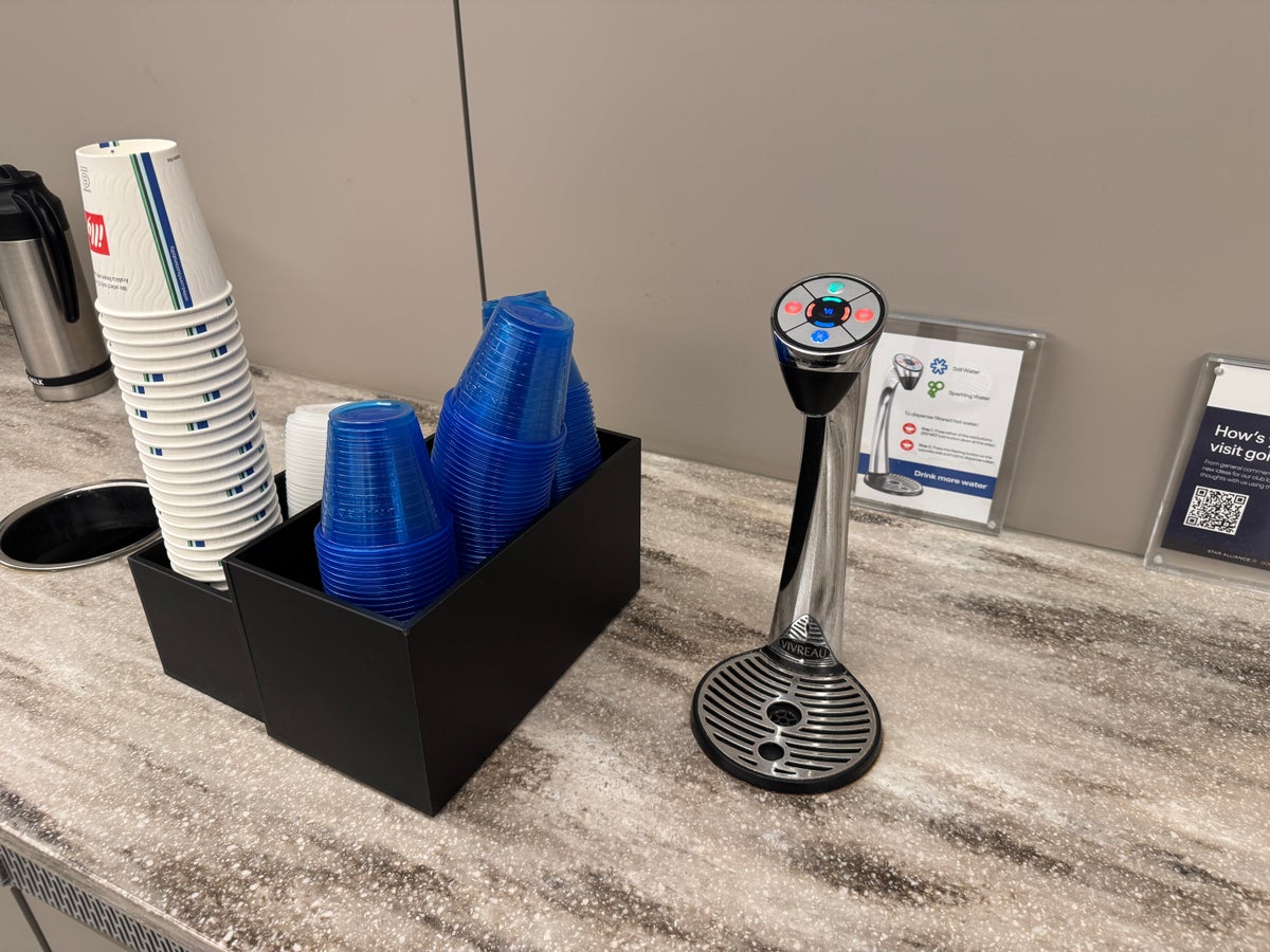 United Club Fly IAH water