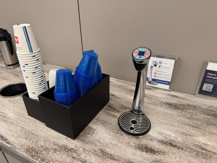 United Club Fly IAH water