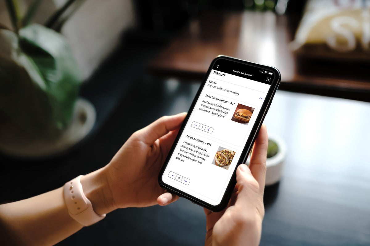 Close,Up,Of,Woman,Using,Cell,Phone,sending,Massages,On,The