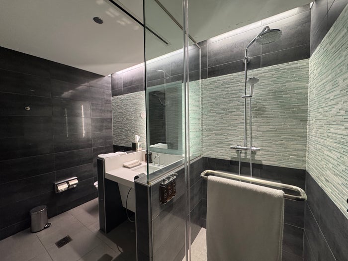 AA Flagship Lounge ORD Shower AA Flagship Lounge ORD Shower