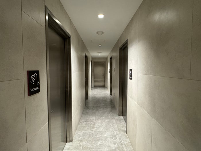 AA Flagship ORD Shower Suites AA Flagship ORD Shower Suites