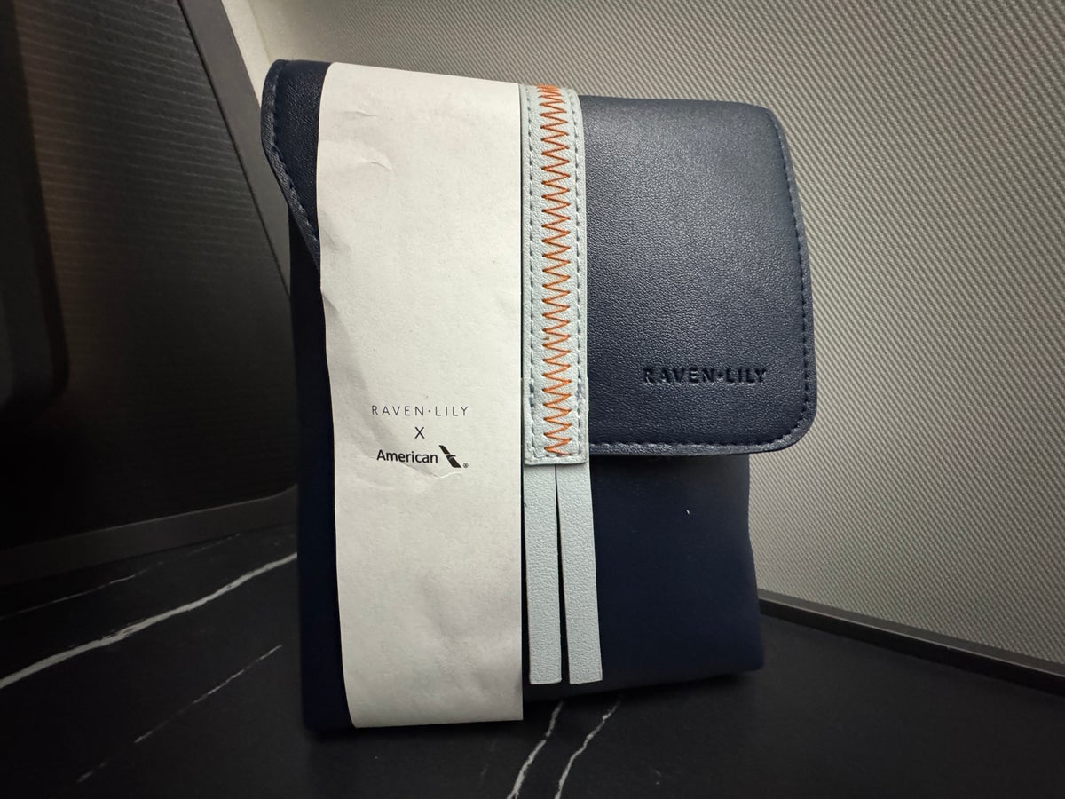 AA Flagship Suite Business Class Amenity Kit