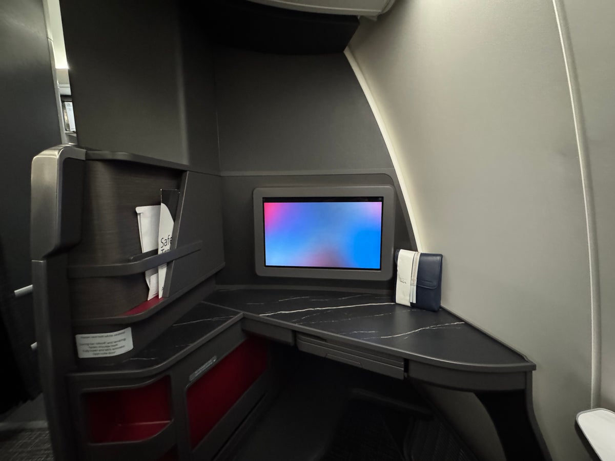 AA Flagship Suite Business Class Screen from seat