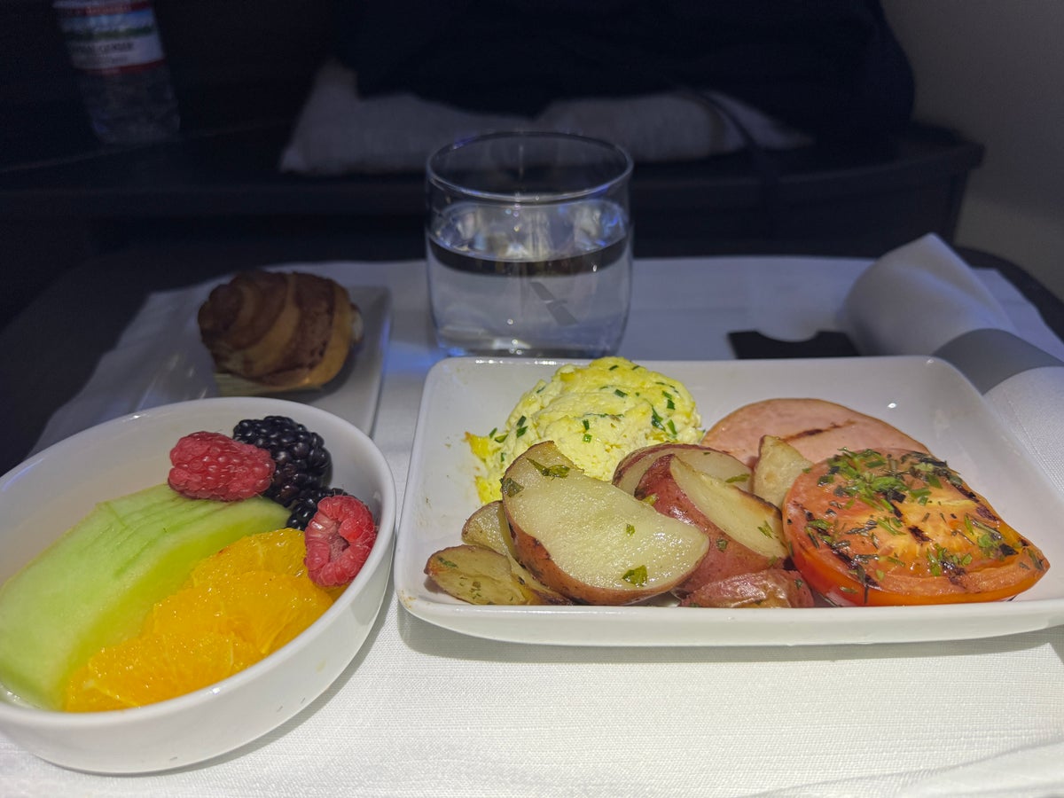 AA Flagship Suite Business Class breakfast