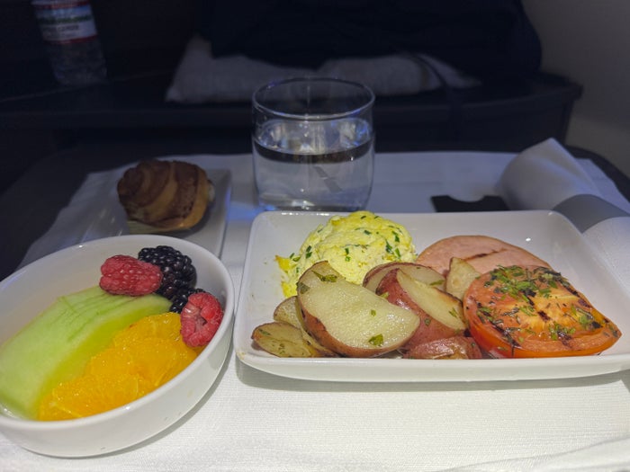 AA Flagship Suite Business Class breakfast AA Flagship Suite Business Class breakfast