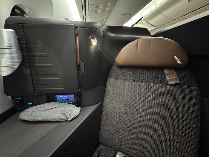 AA Flagship Suite Business Class seat and side panel AA Flagship Suite Business Class seat and side panel