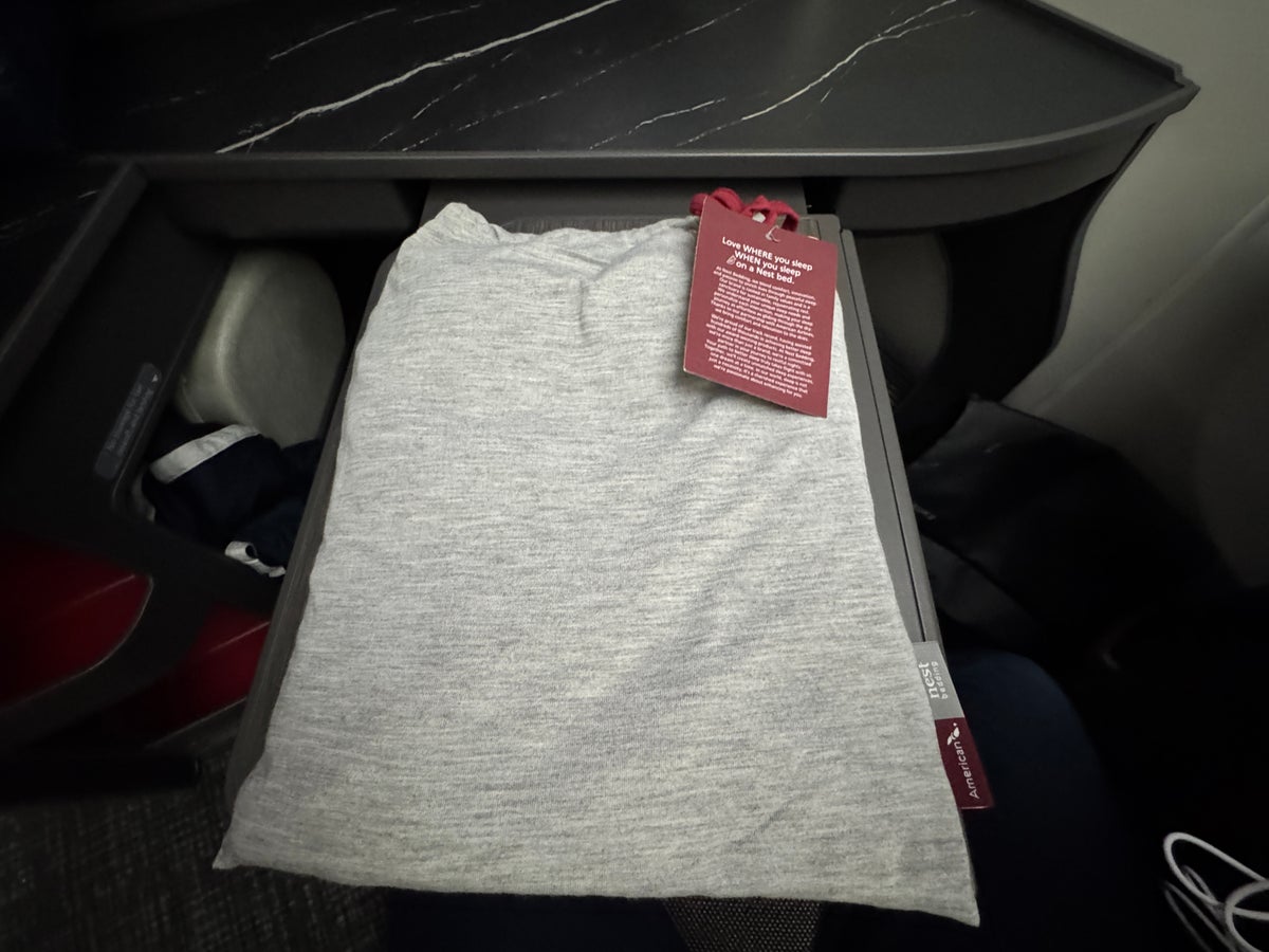 AA Flagship Suite Preferred Business Class Pajamas