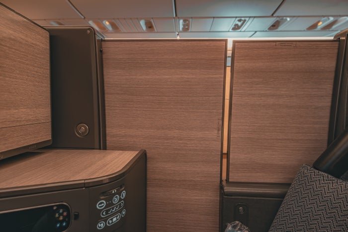 ANA The Room 777 300er business divider ANA The Room 777 300er business divider