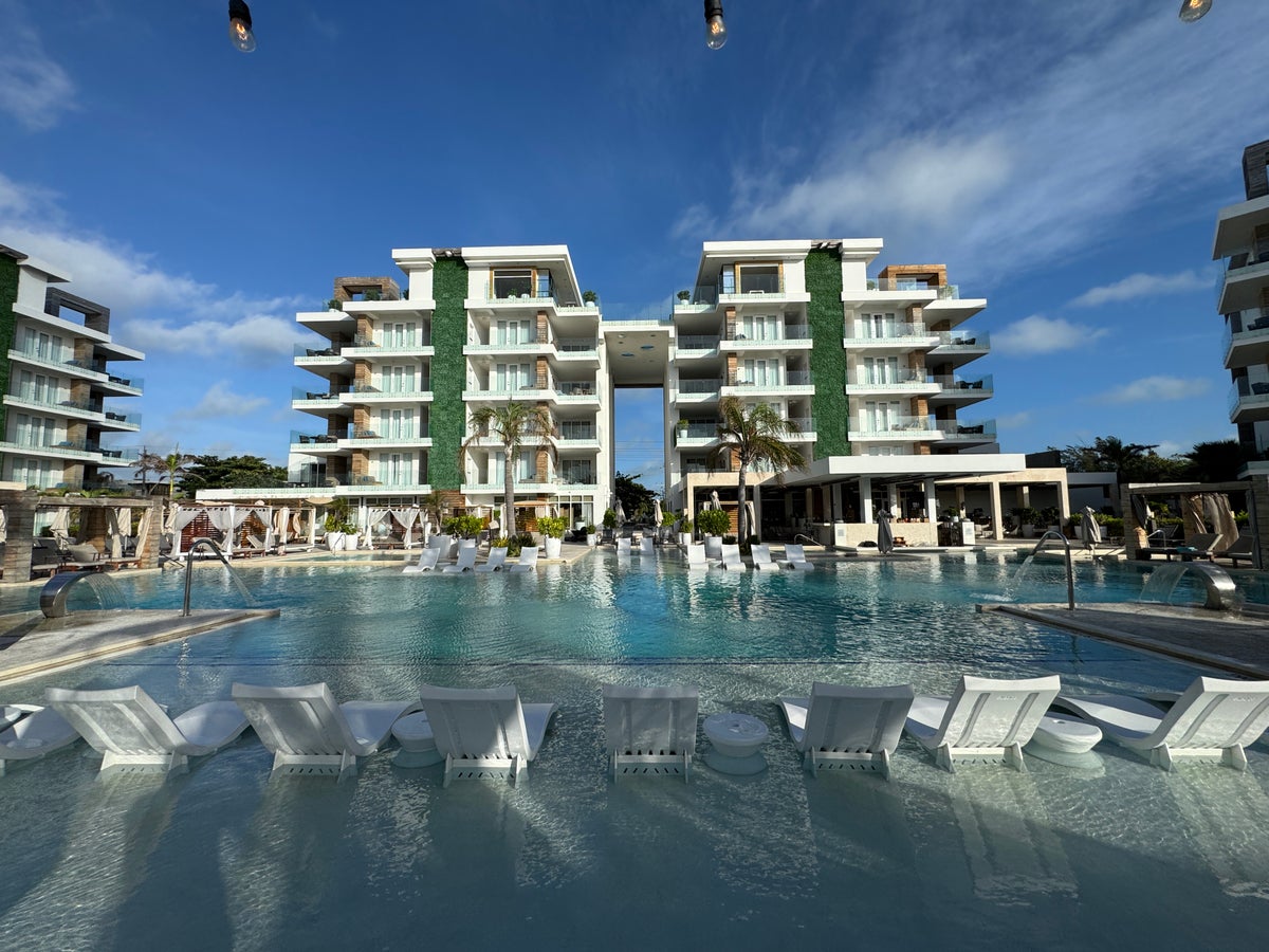 Alaia Belize Juan Ruiz Pool