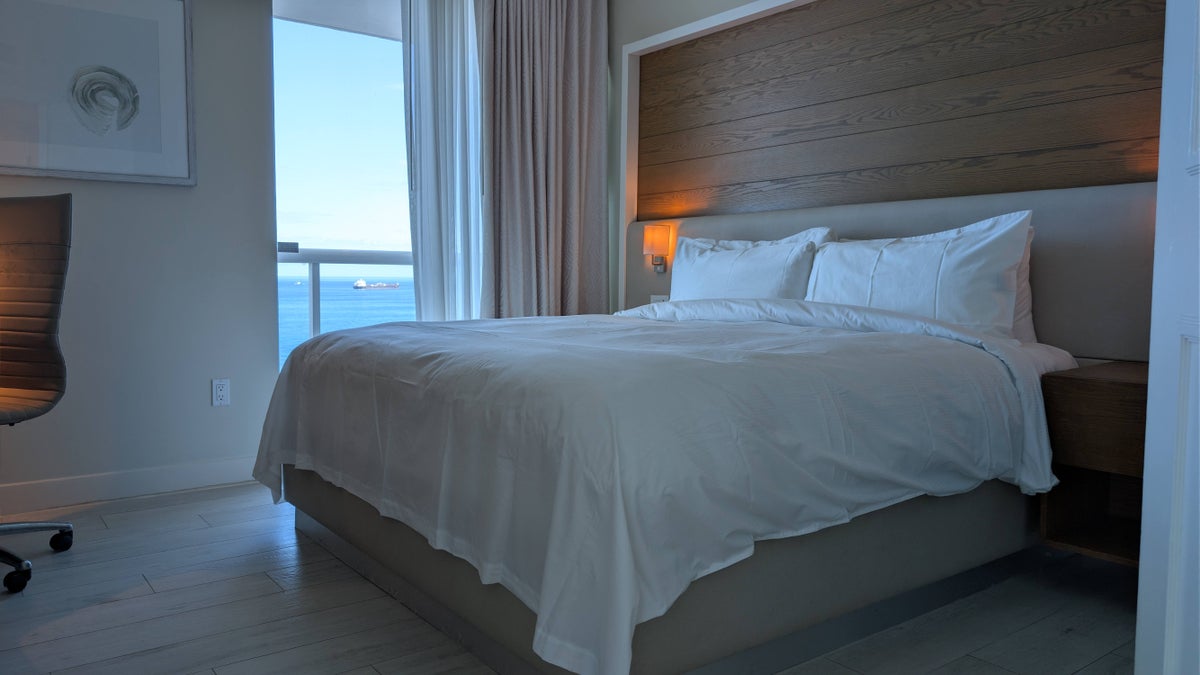 Beach House Fort Lauderdale bedroom