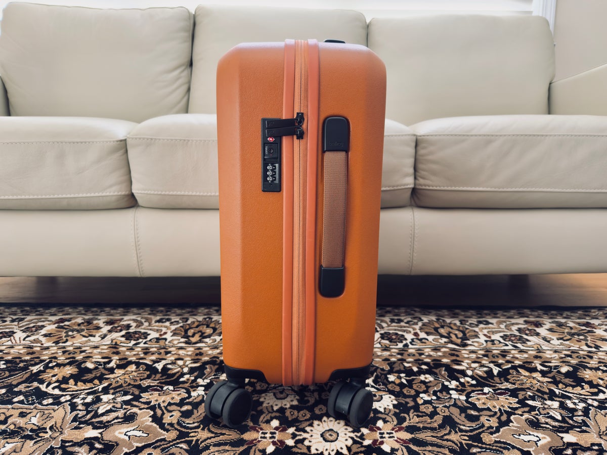 Bellroy Transit Carry on side