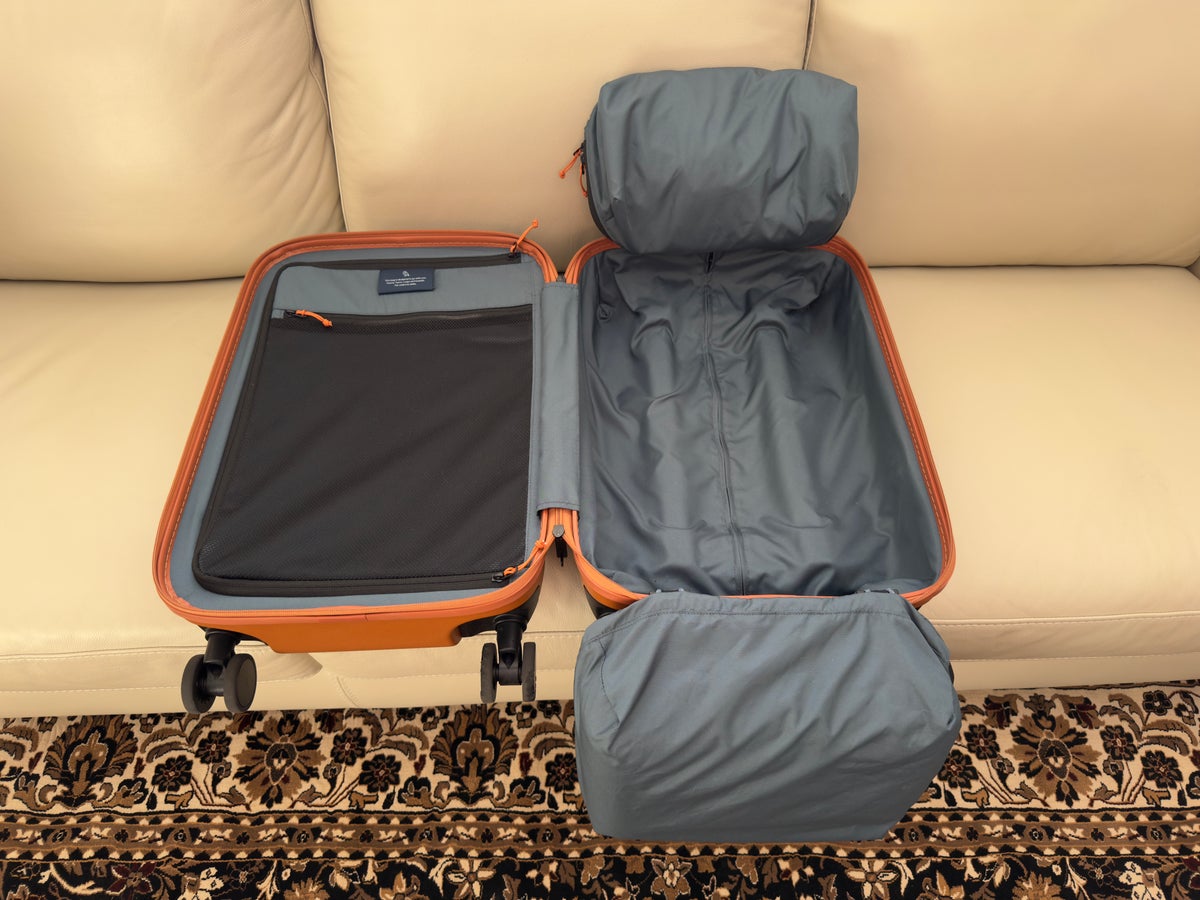 Bellroy Transit carry on cubes removed