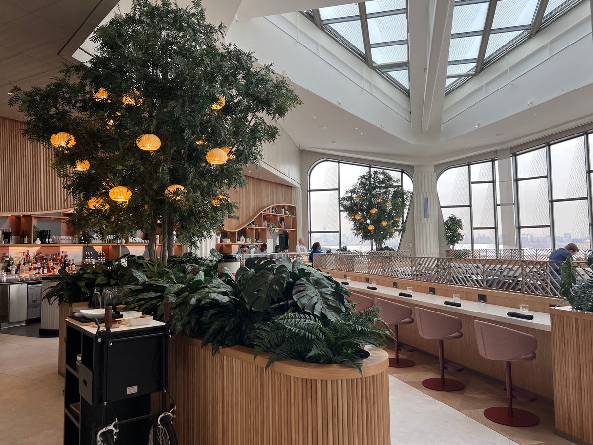 Capital One Lounge LGA Ambiance