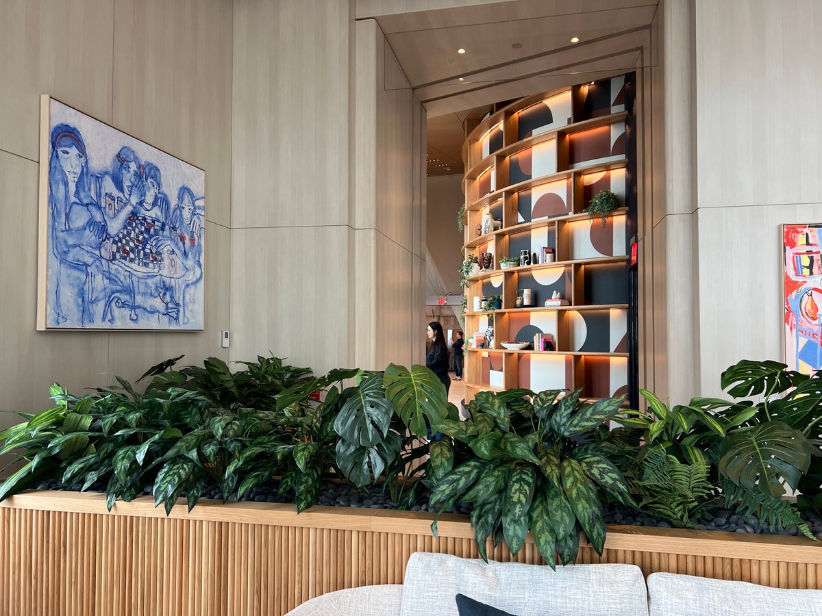 Capital One Lounge LGA Decor