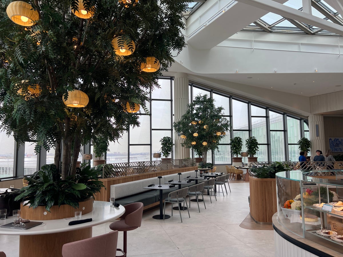 Capital One Lounge LGA Dining Area 5