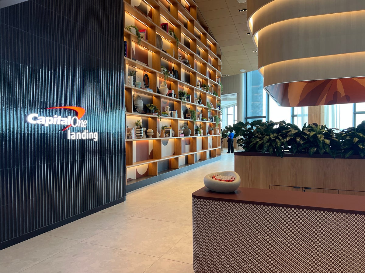 Capital One Lounge LGA Entrance