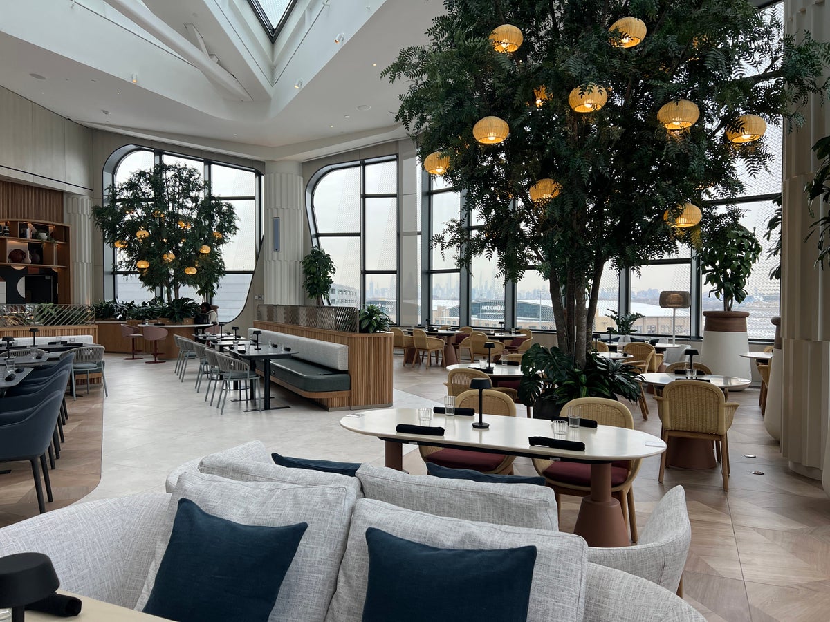 Capital One Lounge LGA Seating Options