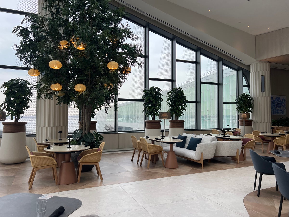 Capital One Lounge LGA Seating Options