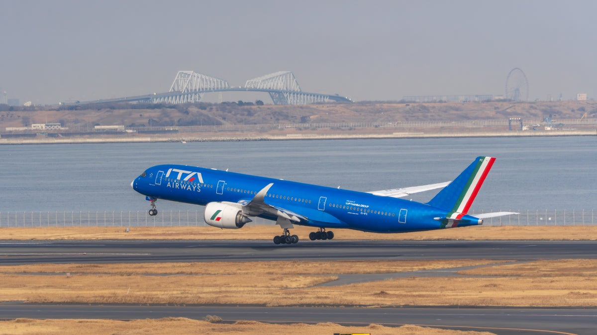 ITA Airways a359 take off