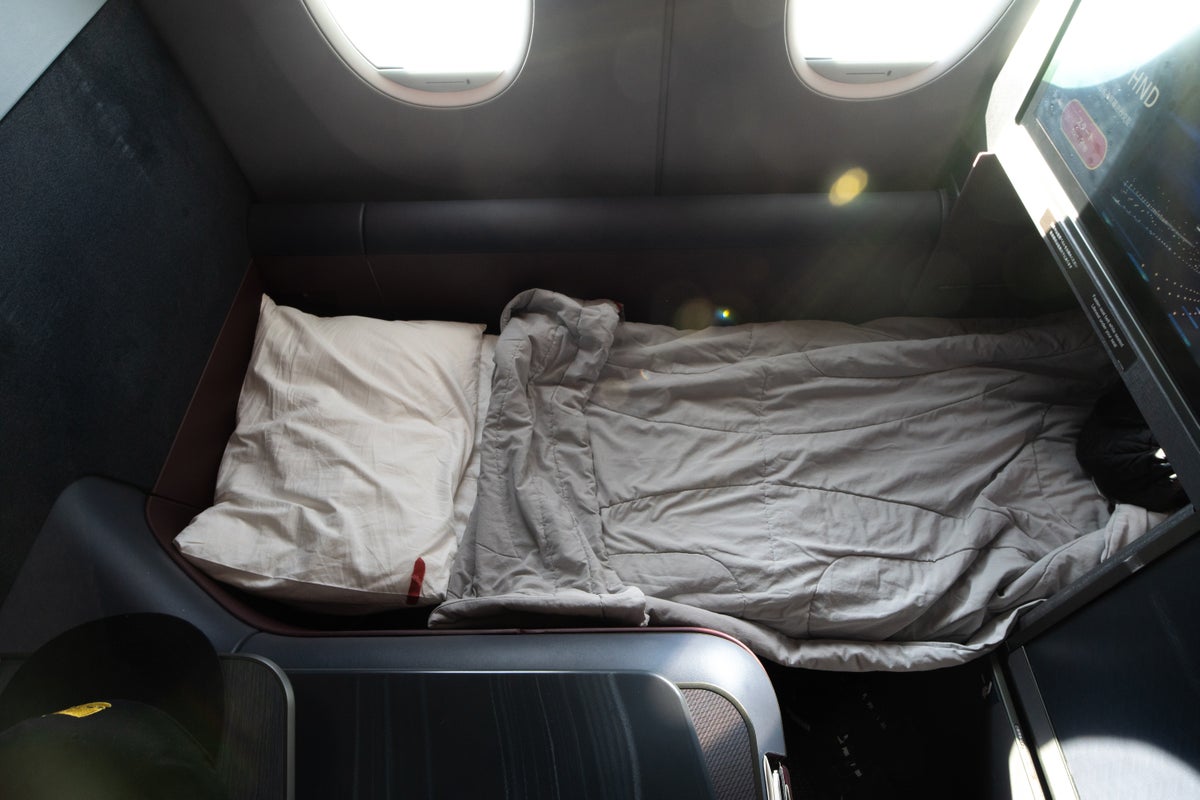 Japan Airlines a350 1000 business class bed