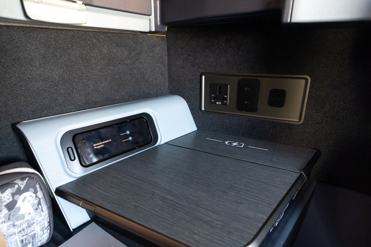 Japan Airlines a350 1000 business class charging pad