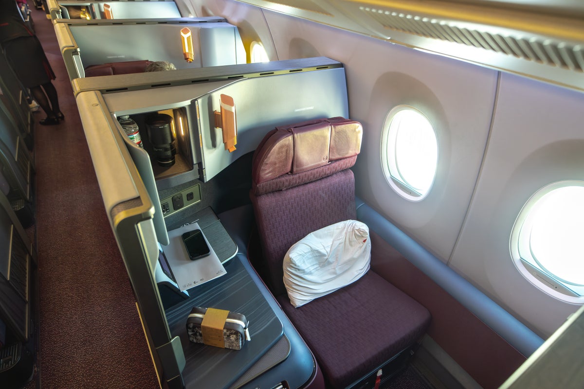 Japan Airlines a350 1000 business class seat wide